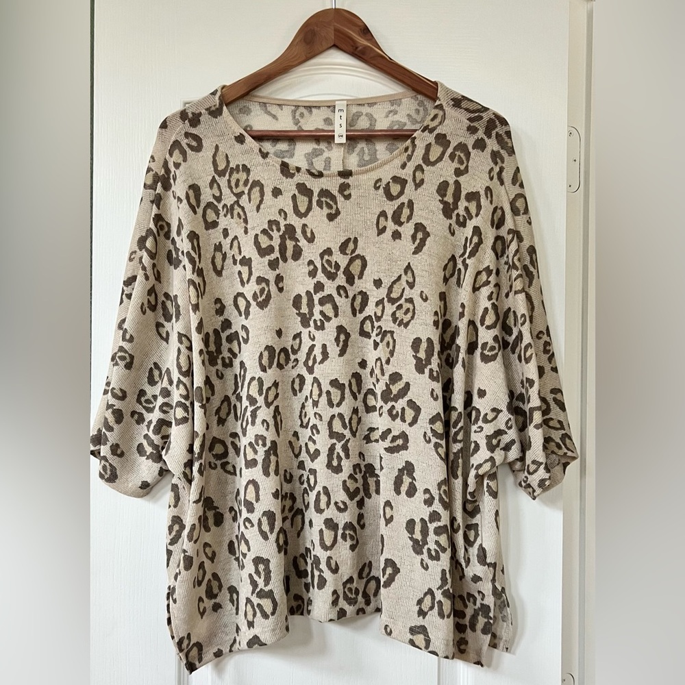 leopard print short sleeve top